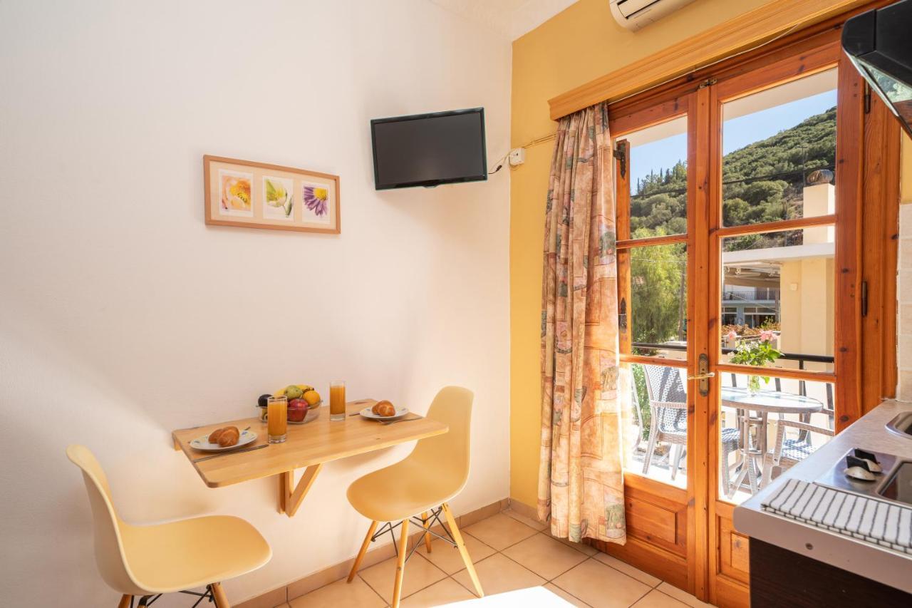 Alexatos Studios & Apartments Agia Efimia Eksteriør bilde