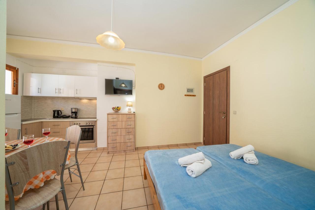 Alexatos Studios & Apartments Agia Efimia Eksteriør bilde
