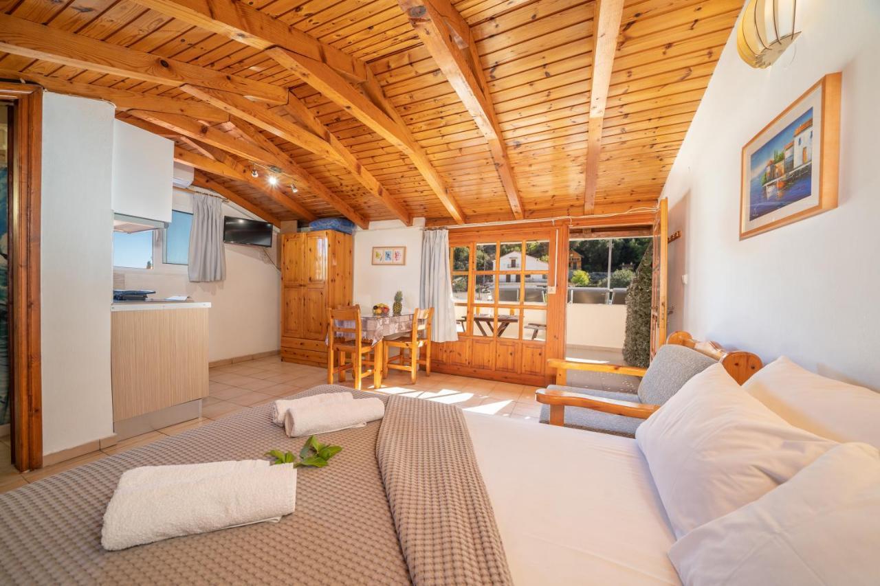 Alexatos Studios & Apartments Agia Efimia Eksteriør bilde