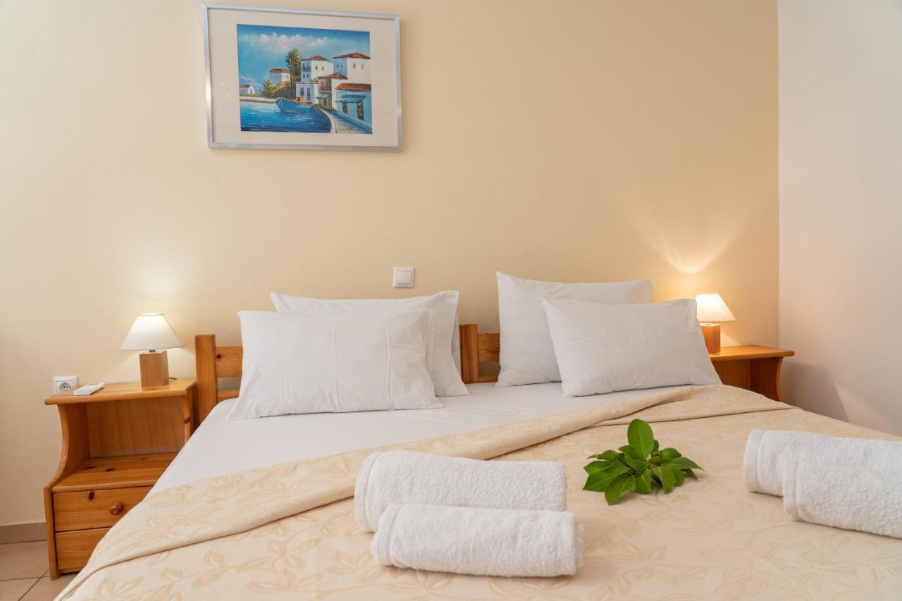 Alexatos Studios & Apartments Agia Efimia Eksteriør bilde