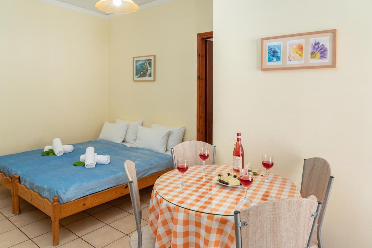 Alexatos Studios & Apartments Agia Efimia Eksteriør bilde