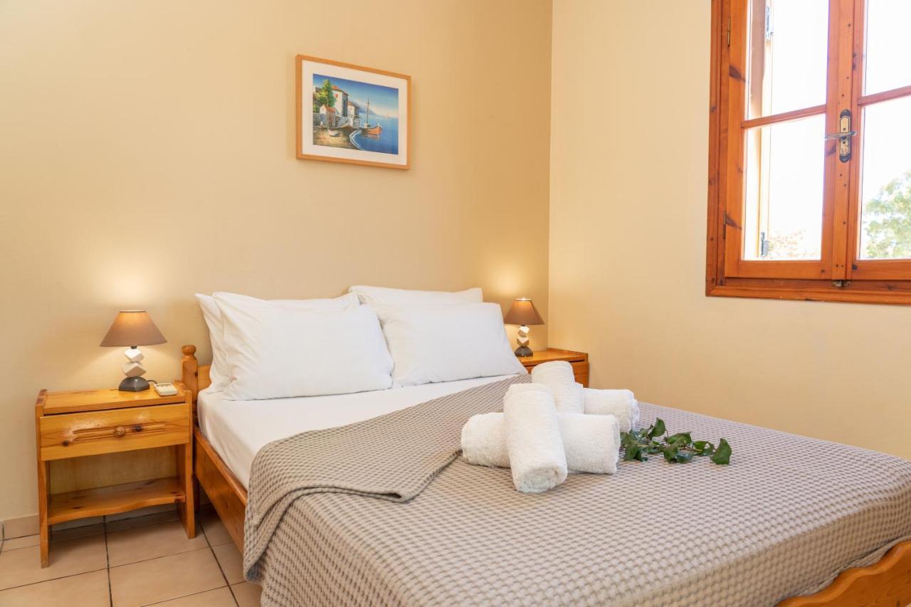 Alexatos Studios & Apartments Agia Efimia Eksteriør bilde