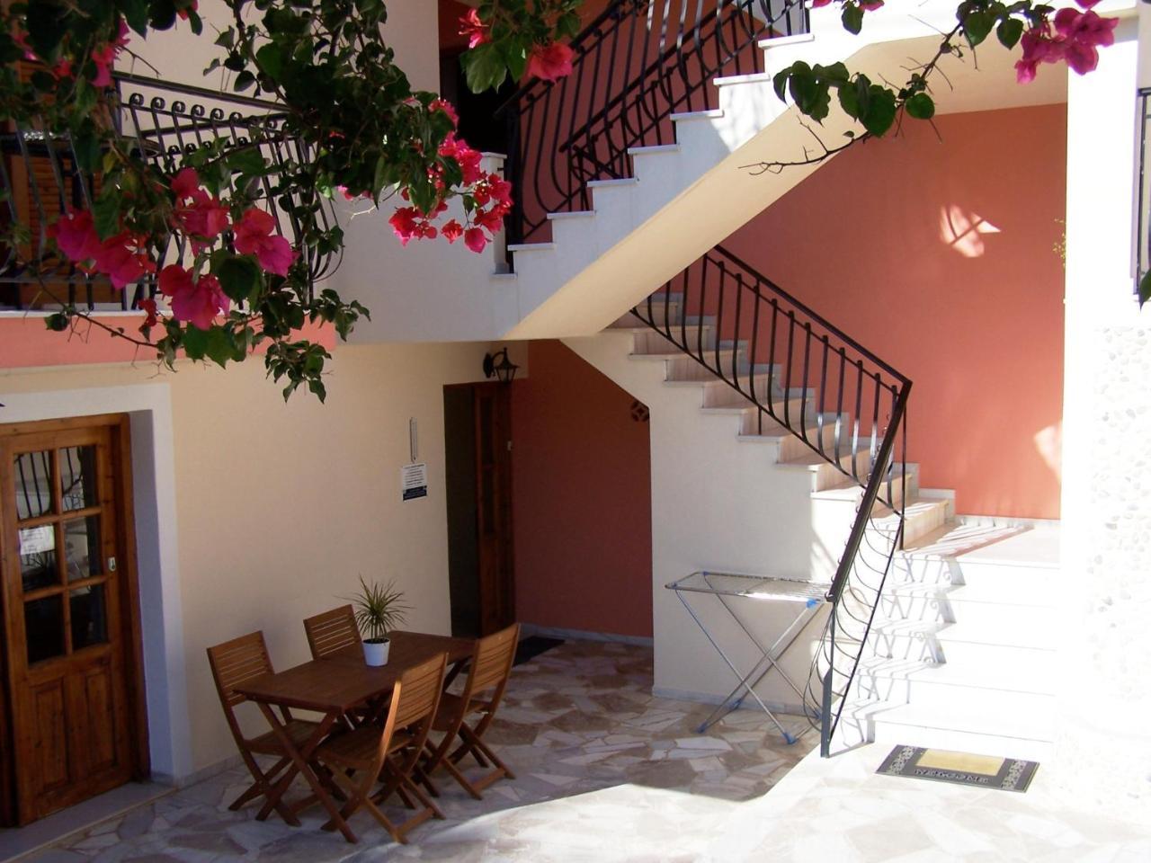 Alexatos Studios & Apartments Agia Efimia Eksteriør bilde